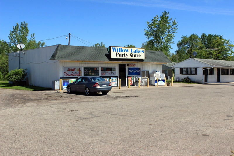 Willow Lakes Motel & Party Store - Real Estate Photos (newer photo)